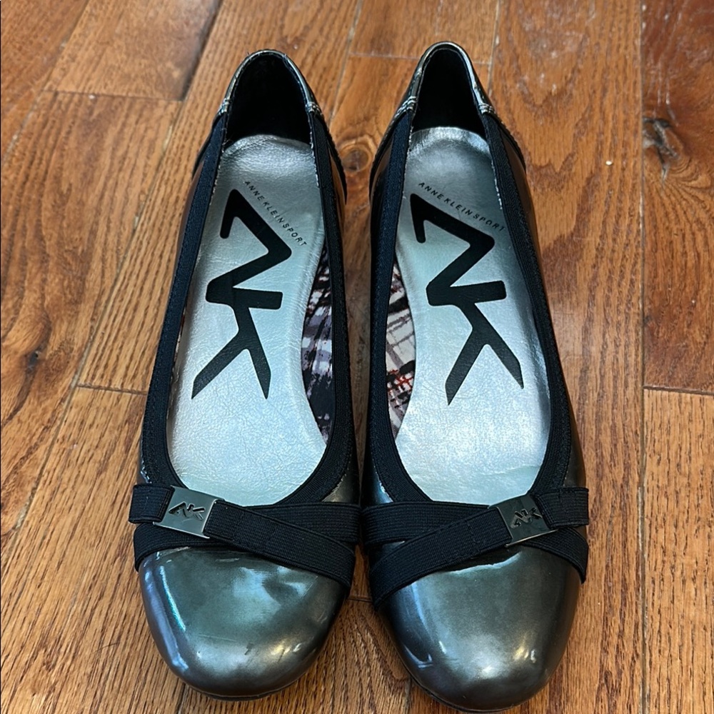 Anne Klein Black and Silver Women's Shoes size 8.5